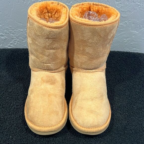 🔥🔥 UGG Classic Short 5825 Lined Boots Suede Sheepskin Women Sz 6 Orange - GUC - Picture 2 of 10